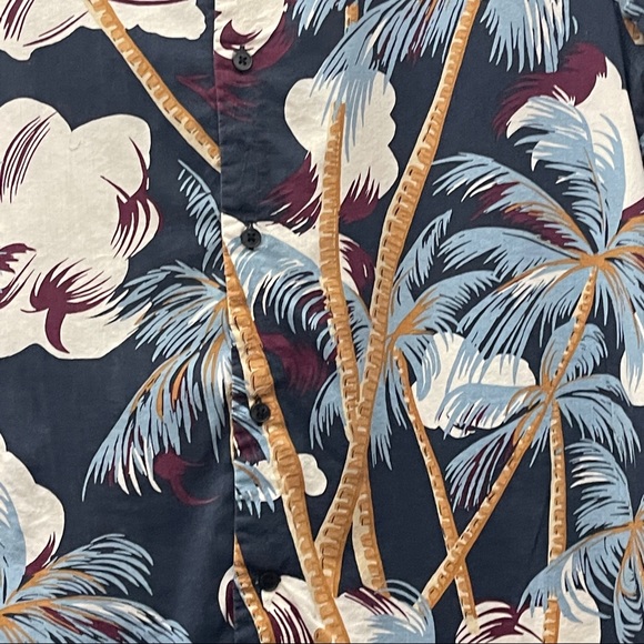 H&M Men’s Floral Casual Button Down Shirt in Size Medium - Picture 3 of 5